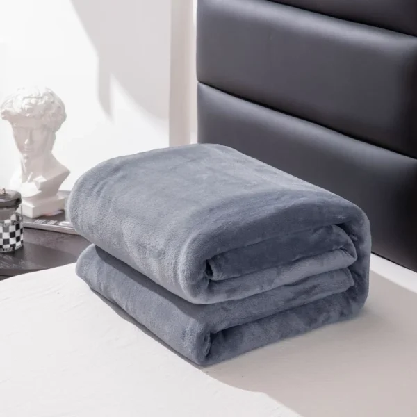 Coperta estiva in tinta unita cobertor Plaid delicato sulla pelle 70x100 Coperte per pisolino per auto/ufficio Casa Copriletti in peluche Queen Size 2