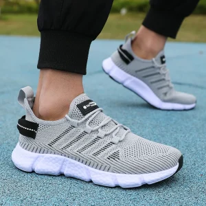 Nuove scarpe da corsa estive con suola morbida da uomo scarpe casual traspiranti in mesh comode scarpe da ginnastica all'aperto versatili alla moda 1