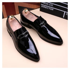 moda uomo abito da festa di nozze scarpe in vernice nero rosso slip-on scarpe a punta firmate mocassini estivi calzature alla moda 1