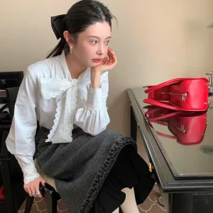 French Design Edge White Loose Shirt Women's Fashion New 2025 Button up Cotton Top Elegant And Stylish Female Blouse 1