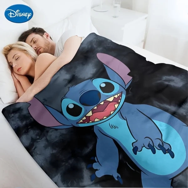 1 coperta Disney Stitch per un tempo accogliente, coperta multifunzionale adatta per casa, attività all'aperto, viaggi, campeggio, coperta per pisolino. 4