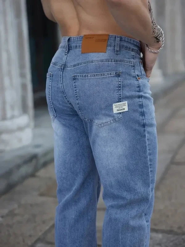 Jeans larghi elasticizzati da uomo sottili estivi 2025 Pantaloni in denim dritti casual da lavoro con ricamo in vita elastica Stile classico maschile 1