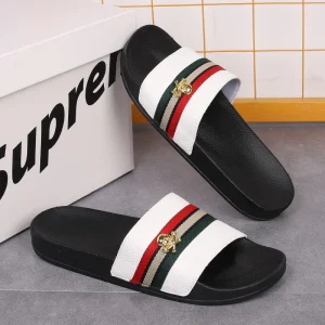 QZHSMY Scarpe da uomo Estate Nuovi uomini Pantofole sportive casual per uomo Indossano sandali da interno con suola morbida in EVA Infradito maschili Spedizione veloce 1