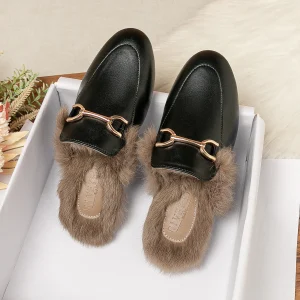 Pantofole da esterno in peluche da donna invernali 2023 muli in metallo stile britannico scarpe casual da donna in vera pelliccia di coniglio 1