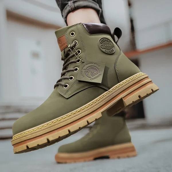 Stivali da equitazione Stivali da passeggio per uomo Stivali da esterno Marchi di lusso Stivaletti da uomo invernali Nuove scarpe casual alte dal design classico 4