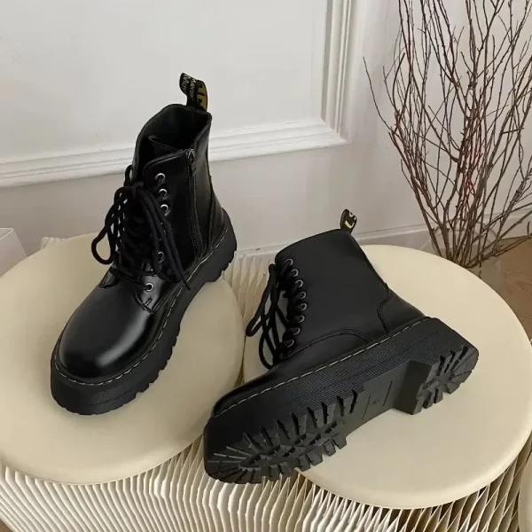 Stivali moderni con lacci primavera/autunno Punta tonda Tacco medio Scarpe da donna stile britannico in vendita Stivali da donna con cucitura solida di marca 2025 4
