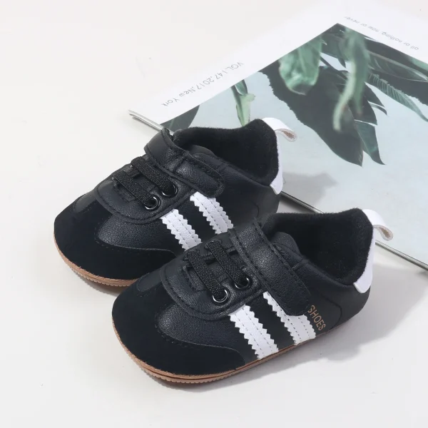 2025 Scarpe da primo camminatore per neonati e ragazze di nuovo stile Suola antiscivolo classica a righe morbida per i più piccoli 6