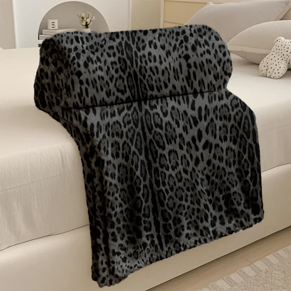 Accogliente coperta morbida in flanella Pelle con stampa leopardata nera Copriletto trapuntato scandinavo con durevole anti-pilling 6