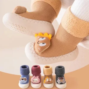 Scarpe invernali in peluche per bambini Calzini spessi e caldi a tubo lungo Scarpe antiscivolo con suola morbida Scarpe da culla in velluto per cartoni animati Primi camminatori per neonati 1