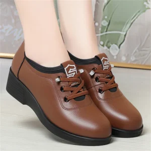 Scarpe classiche da donna in vera pelle punta tonda scarpe casual comode con zeppa da donna primavera autunno scarpe da lavoro per madre morbide 1
