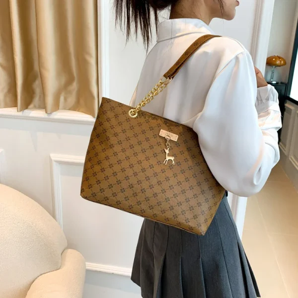 Nuova borsa per presbiopia con texture in morbida pelle, borsa da donna di grande capacità con accessori pendenti, borsa a tracolla 3