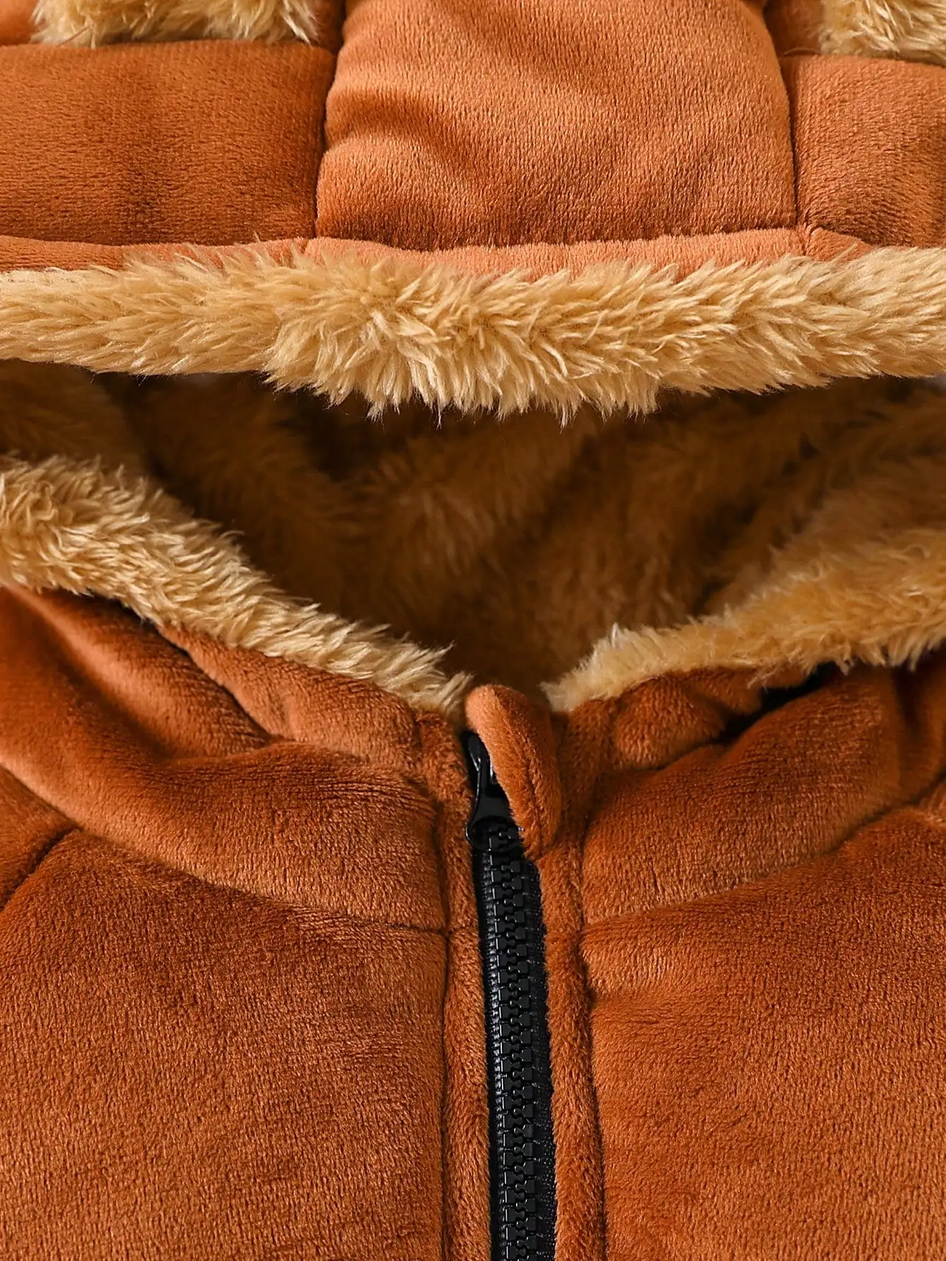 Per neonati in autunno e inverno. I vestiti imbottiti in cotone marrone con clip in pile. Crea un look carino e morbido 4