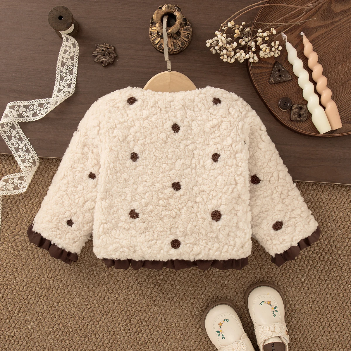 Cappotto per bambina in stile coreano nuovo autunno e inverno, abbigliamento per bambini caldo a pois alla moda per bambini di età compresa tra 0 e 3 anni 2