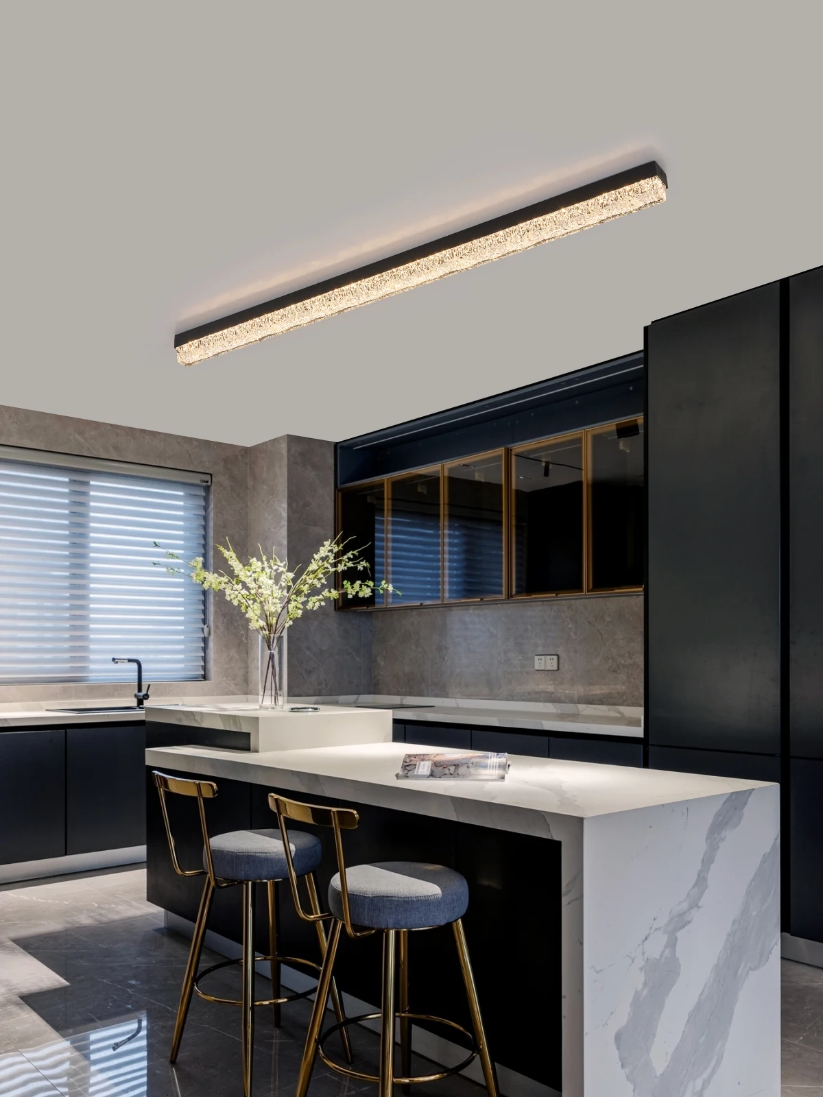 Plafoniera minimalista Lampada da corridoio lunga Luci semplici moderne Lusso Nuovo balcone Spogliatoio Foyer Nuovi apparecchi di illuminazione 1