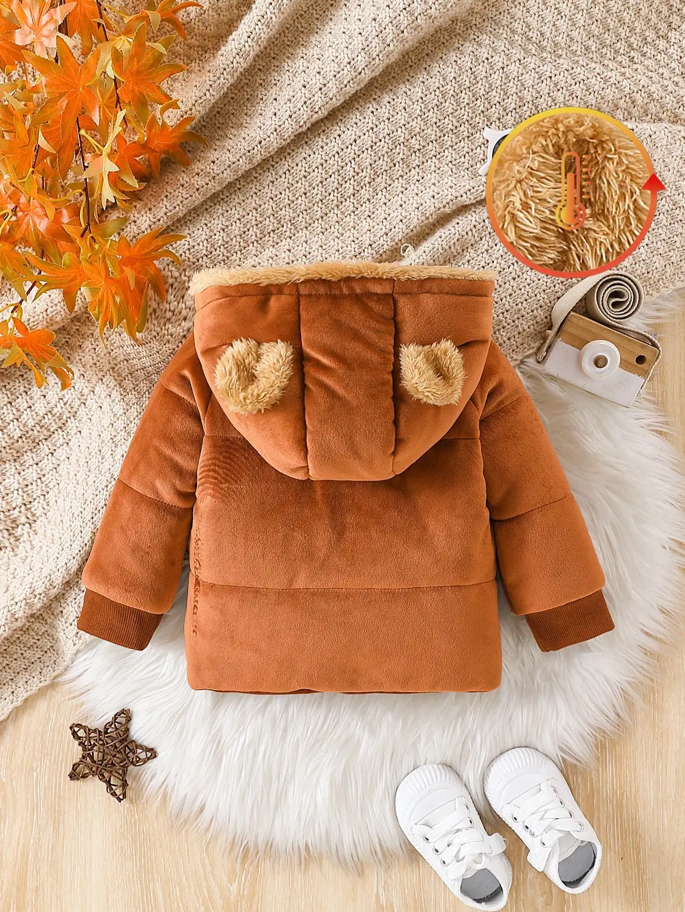 Per neonati in autunno e inverno. I vestiti imbottiti in cotone marrone con clip in pile. Crea un look carino e morbido 2