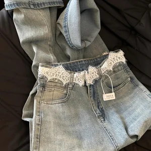 2025 Autunno Inverno Pantaloni in denim da donna in pizzo a vita alta Moda coreana Y2K Strass Jean Designer giapponese Harajuku Jean Nuovo in 1