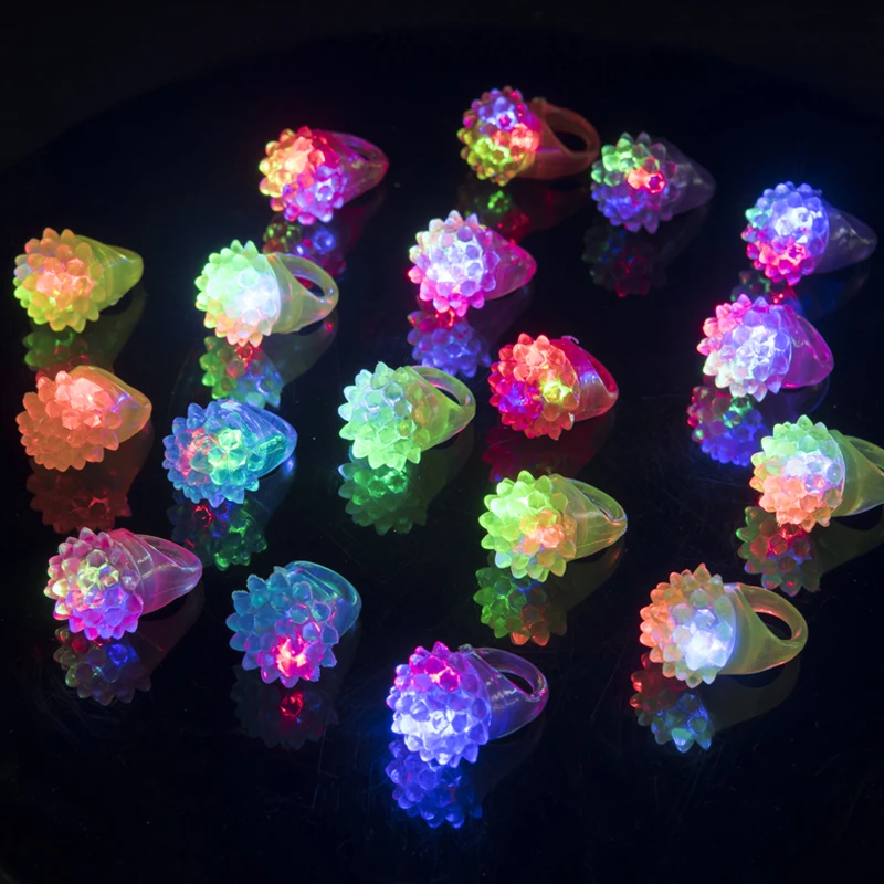 10-50 pezzi simpatici anelli luminosi a LED festa di compleanno regali in maschera decorazione Halloween Pasqua Natale carnevale forniture per feste 2