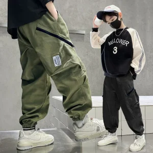 Pantaloni autunnali per ragazzi in cotone Decorazione tascabile alla moda Pantaloni belli Pantaloni casual per sport all'aria aperta primaverili per bambini adolescenti per 4-14 anni 1
