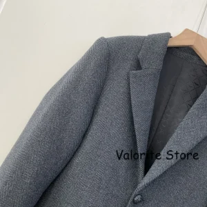 Trench da donna in misto lana grigia con motivo a spina di pesce, tasche con patta monopetto, cappotti lunghi dritti alla moda a maniche lunghe 2025 1