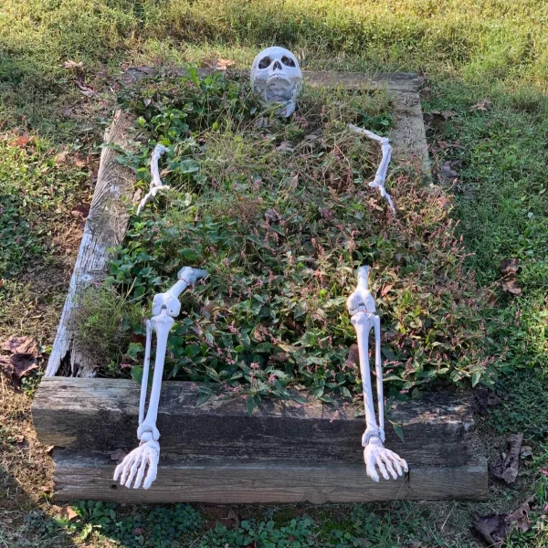 Paletti di scheletro realistici Decorazioni di Halloween Spaventoso scheletro di teschio Osso della mano per giardino Prato Paletto Giardino Cimitero decorazioni per la casa 4