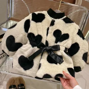 Giacca da ragazza in pelliccia finta Love Print Lana spessa Mantieni caldo Cappotto Autunno Inverno Cardigan capispalla per bambini di nuova moda per 2-6 anni 1