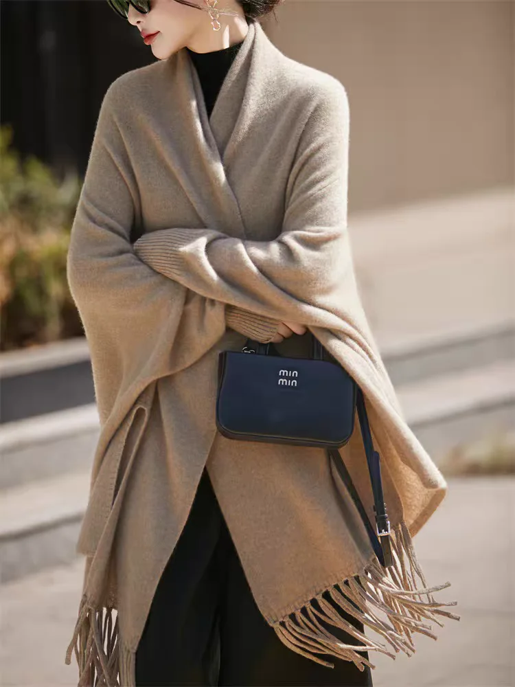 Scialle con nappa da donna alla moda Sciarpa in maglia di pura lana al 100% Stile coreano 2025 Autunno Inverno Cachemire di fascia alta Accessorio caldo ed elegante 3