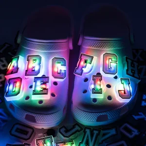 1/26pcs Lettera LED Spilli per bambini Pendenti e Ciondoli per scarpe illuminati Accessori luminosi Decorazioni per scarpe Regali Sandali Zoccoli Fibbie Ornamento 1