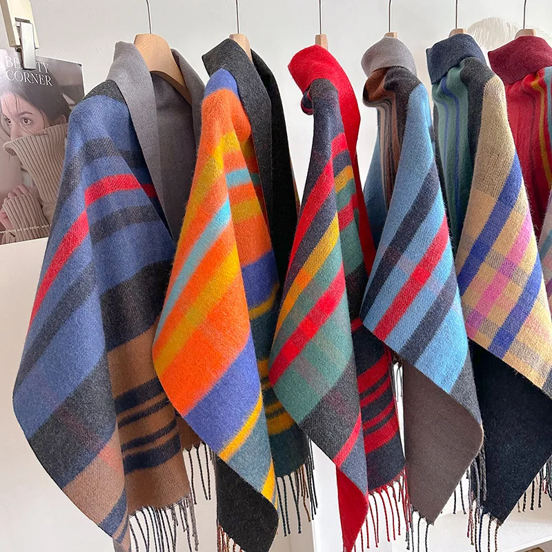 2025 Nuova Sciarpa scozzese per le donne Inverno Caldo Nappa Mantella in cashmere Scialle a doppia faccia Sciarpa calda multifunzionale Poncho di moda 2