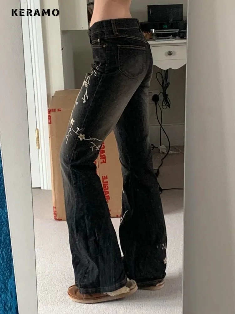Weekeep Jeans con ricamo floreale Vintage anni 2000 Jeans svasati a vita bassa Donna Retro y2k Pantaloni larghi in denim Pantaloni basic da strada 4