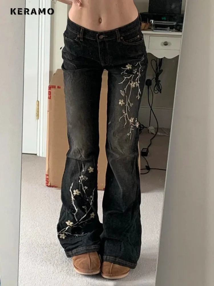Weekeep Jeans con ricamo floreale Vintage anni 2000 Jeans svasati a vita bassa Donna Retro y2k Pantaloni larghi in denim Pantaloni basic da strada 1