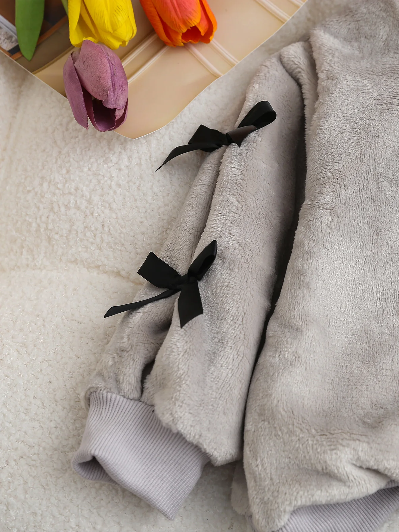 Set elegante e caldo per ragazze autunnali e invernali: top in morbida pelliccia ricamata con fiocco da bambina + pantaloni lunghi Set da 2 pezzi 3