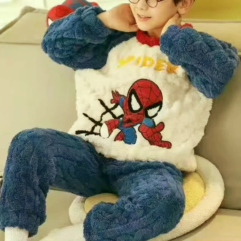 Abbigliamento invernale per bambini Marvel Set di indumenti da notte per ragazzi Flanella spessa manica lunga Set caldo Pigiama Due pezzi Abbigliamento per bambini Spiderman 4