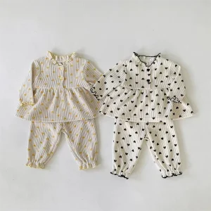 TZ2543 Abito casual per bambino in stile coreano con camicia e pantaloni per bambola con finiture in pizzo a cuore Set di due pezzi per abbigliamento infantile primavera autunno 1
