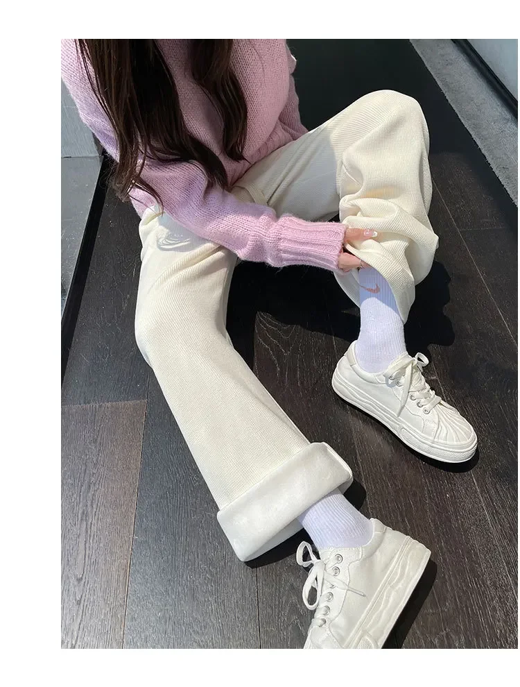 Autunno Inverno Nuovo Stile Pantaloni di velluto a coste foderati in pile Gamba larga Casual Taglio dritto Pantaloni versatili comodi alla moda da donna 3