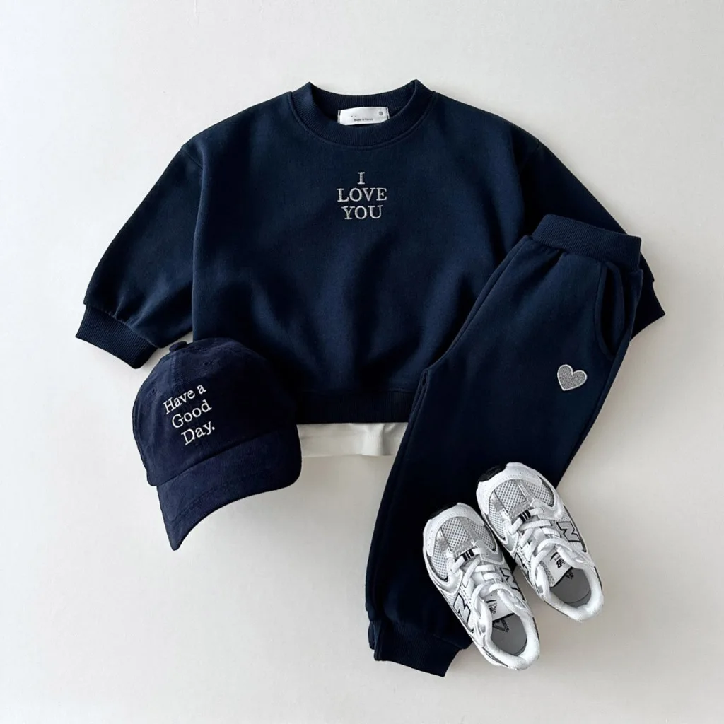 Set da bambino primaverile coreano da 0 a 6 anni, lettera ricamata in cotone, comoda felpa con cappuccio, abbigliamento sportivo casual per bambini, set da due pezzi 2