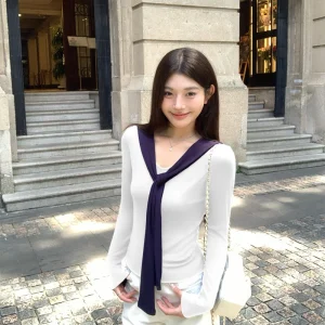 Scialle francese Design Sense Top falso in due pezzi Autunno Inverno Puro desiderio Maglione lavorato a maglia filettato T-shirt a maniche lunghe da donna 1