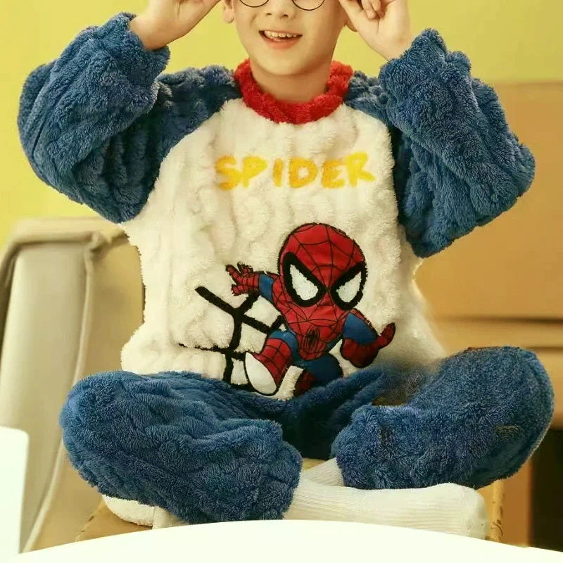 Abbigliamento invernale per bambini Marvel Set di indumenti da notte per ragazzi Flanella spessa manica lunga Set caldo Pigiama Due pezzi Abbigliamento per bambini Spiderman 5