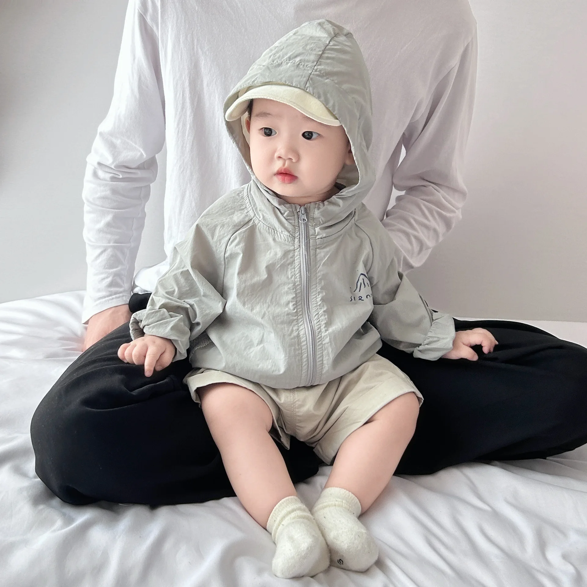 Abbigliamento sottile per protezione solare per bambini, abbigliamento climatizzato, giacca estiva con cappuccio traspirante resistente ai raggi UV per ragazzi 3