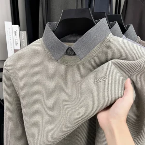 Due maglioni finti da uomo nell'autunno e nell'inverno del 2025 con velluto spesso e maglione lavorato a maglia da uomo con colletto a camicia caldo 1