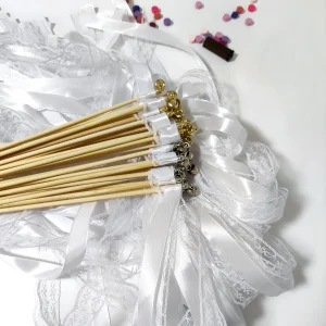 Bacchette da nastro per matrimonio Nastro bianco Streamer in pizzo Bastone da fata con campane in argento dorato Bacchette da nastro per feste Decorazioni per matrimoni 1