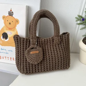 Borsa in tessuto tinta unita Borsa fatta a mano all'uncinetto Borsa carina in lana Borsa per cellulare da indossare autunno e inverno 1