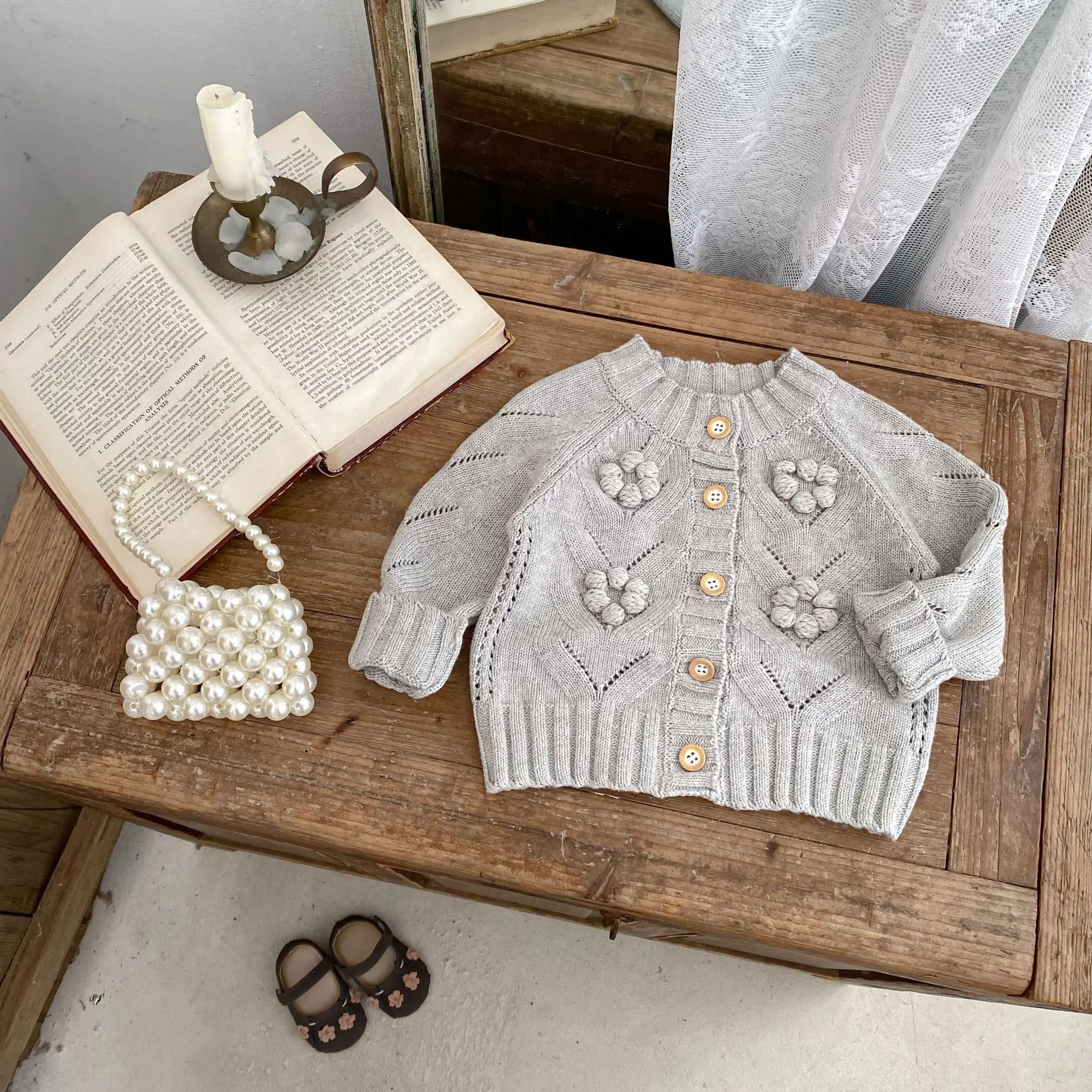 INS 2025 Autunno Outfit New Baby Girl Baby Intagliato Vuoto Gancio a mano Palla Giacca maglione lavorato a maglia Cardigan versatile 3