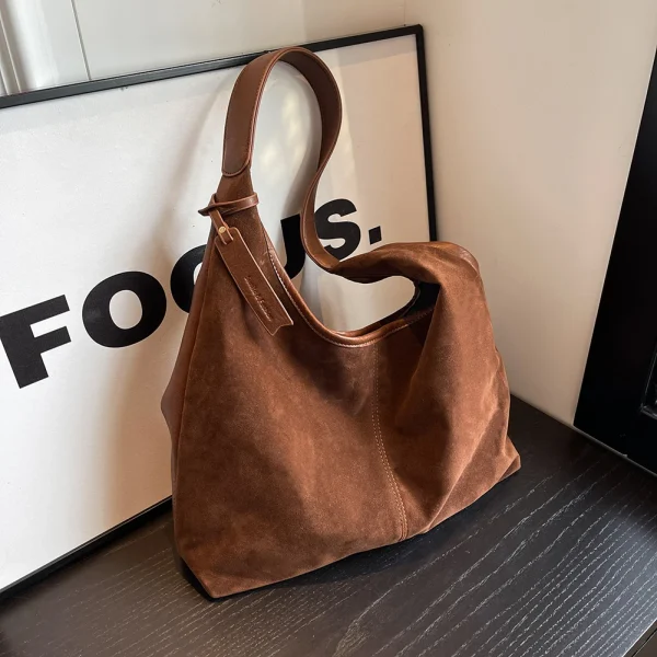 Borse a tracolla in pelle scamosciata da donna Tote alla moda Borse da donna Autunno Inverno Borsa di grande capacità Borsa da pendolare casual con chiusura magnetica 2