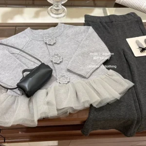 Vestito delle ragazze 2025 Autunno Nuovi vestiti per bambini Stile coreano Ragazza Baby Net Yarn Maglione Cardigan Pantaloni a zampa d'elefante Set a due pezzi 1