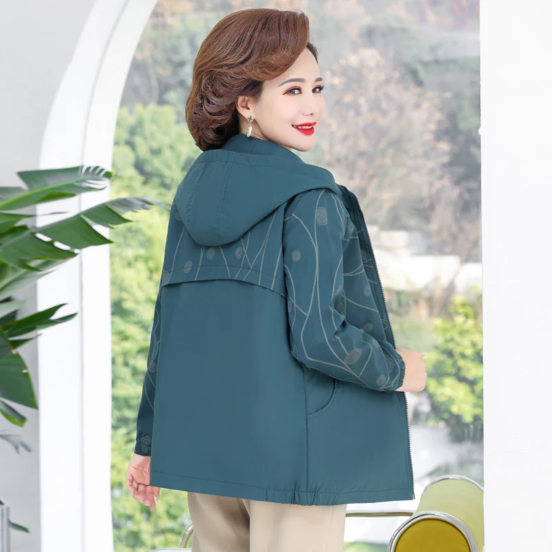 Giacca classica con cappuccio da esterno Autunno Plus Size Nuova giacca Giacca da donna stampata da strada di mezza età alla moda 2