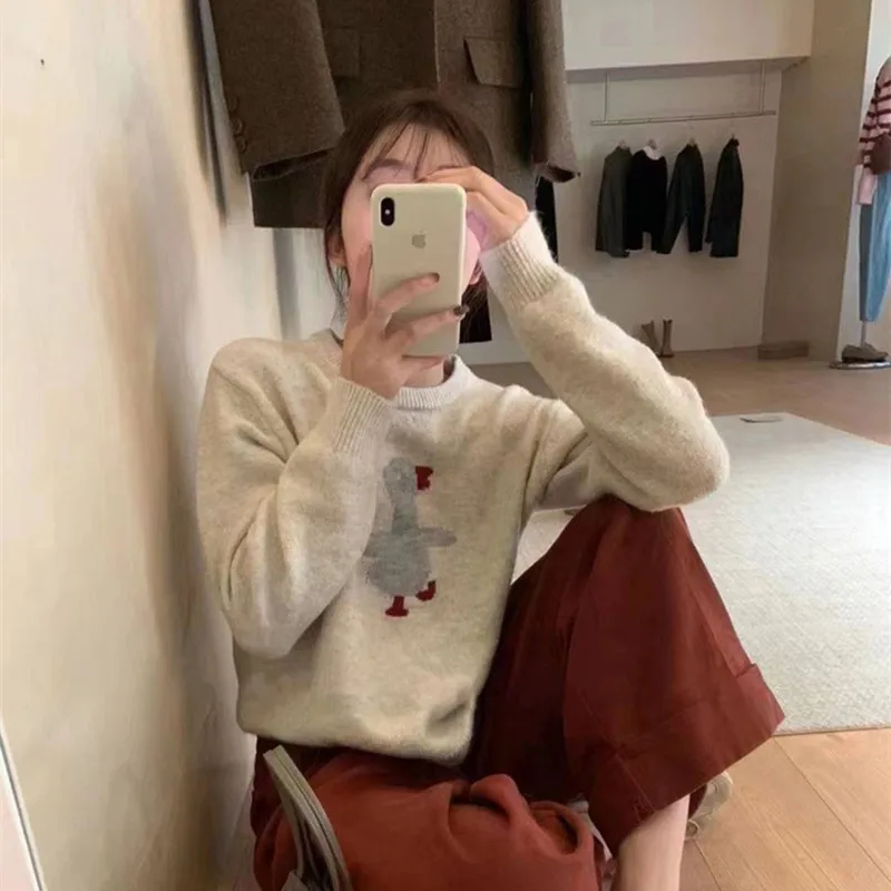 Nuovo maglione di lana da donna maglione pullover ricamato con scollo a O di fascia alta autunno e inverno camicia moda allentata top casual in maglia calda 5