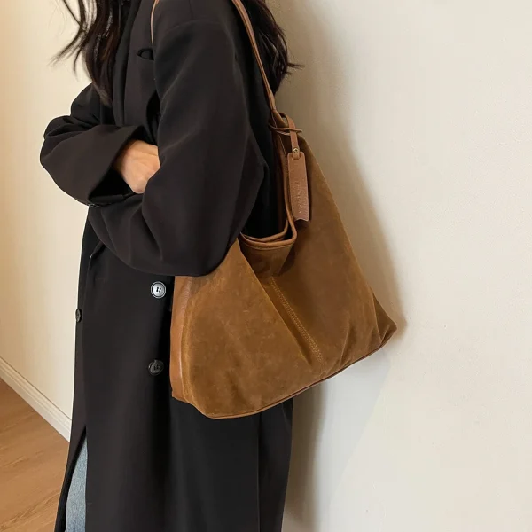 Borse a tracolla in pelle scamosciata da donna Tote alla moda Borse da donna Autunno Inverno Borsa di grande capacità Borsa da pendolare casual con chiusura magnetica 4