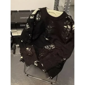 Maglione lavorato a maglia da uomo e da donna in stile American High Street Design con foro Autunno Inverno Pullover girocollo tutto abbinato in stile pigro 1