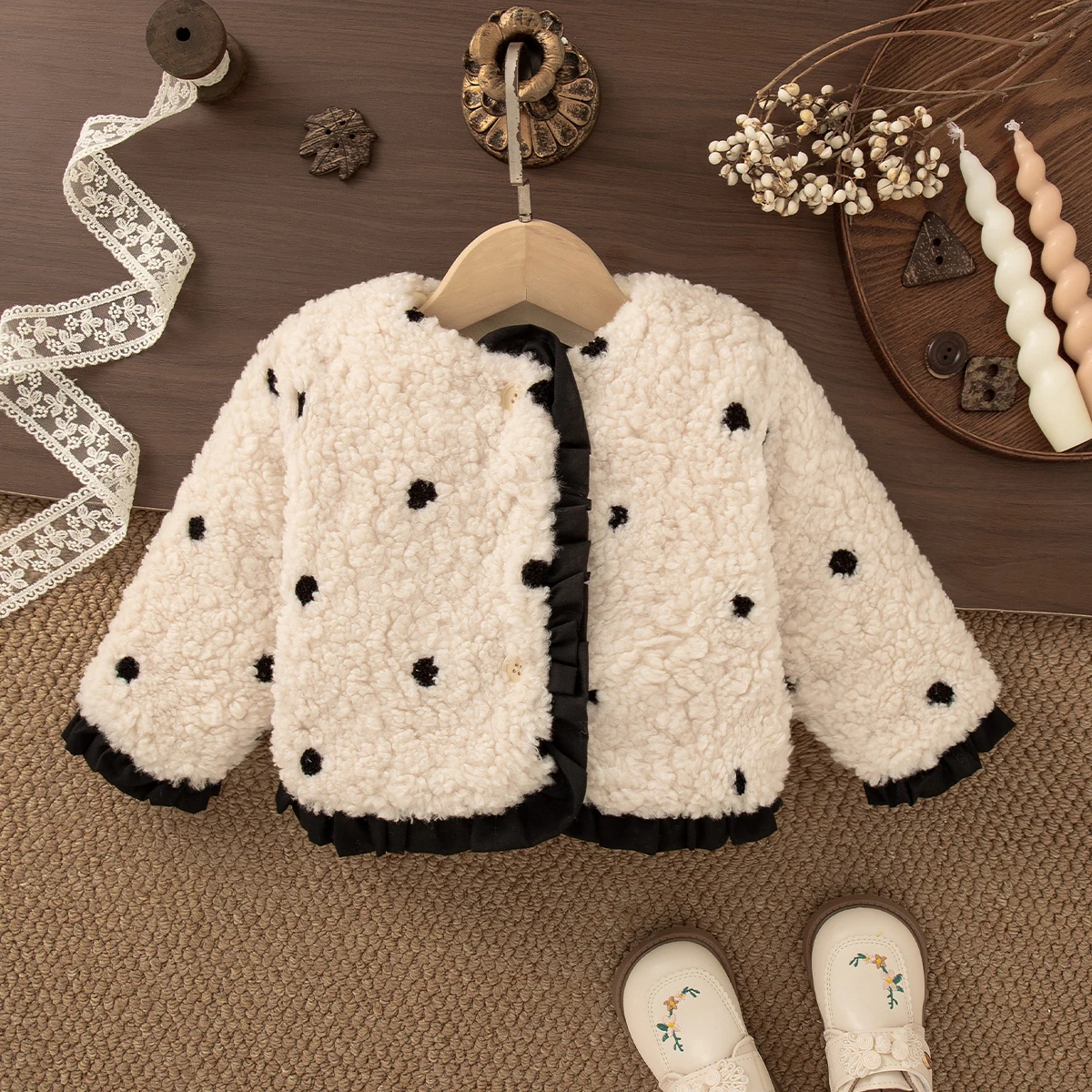 Cappotto da bambina autunno inverno Cappotto in peluche a maniche lunghe in pizzo nero a pois stile coreano per costume caldo alla moda per ragazze 2