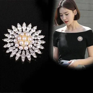 Nuove spille di girasole scintillanti eleganti di lusso Argento color oro Strass Lega di perle Spilla Lady Party Pins Gioielli di compleanno 1
